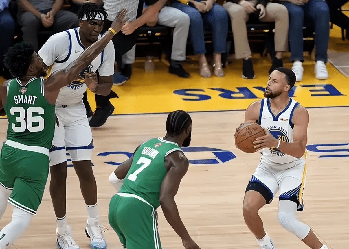 塞维利亚训练开放日；今晚状态回暖引欢呼；NBA季后赛在即；医务组通报恢复(塞维利亚比赛直播)