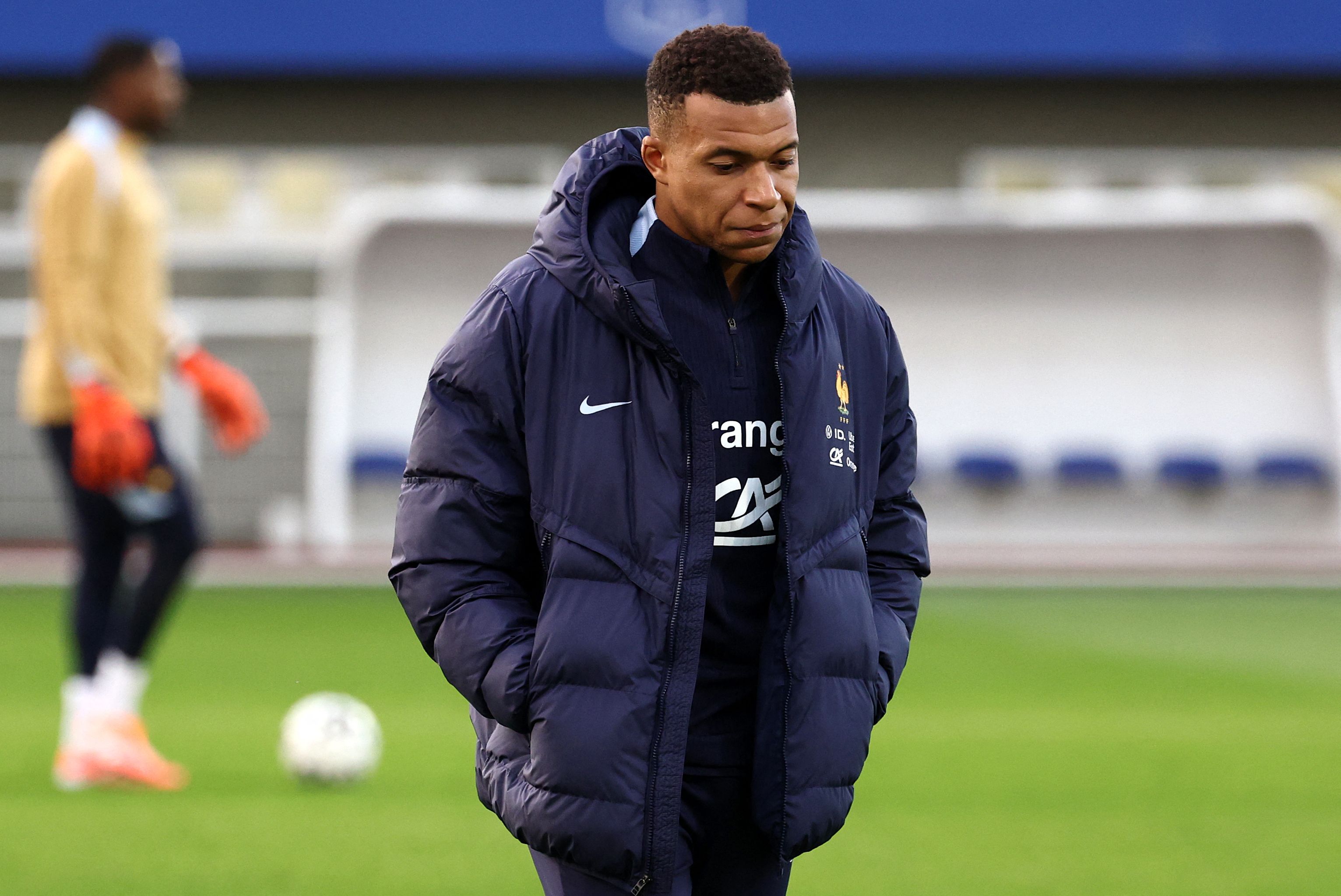 阿贾克斯迎法甲关键赛，窗口期调整名单，球迷炸锅，年轻球员得到机会的简单介绍